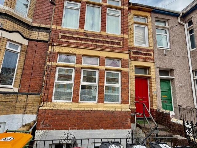 2 bedroom ground flat for sale