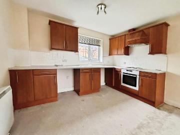 2 bedroom ground flat for sale
