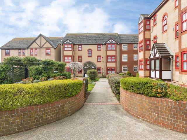 2 bedroom ground flat for sale