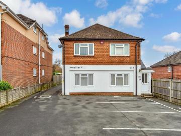 2 bedroom ground flat for sale