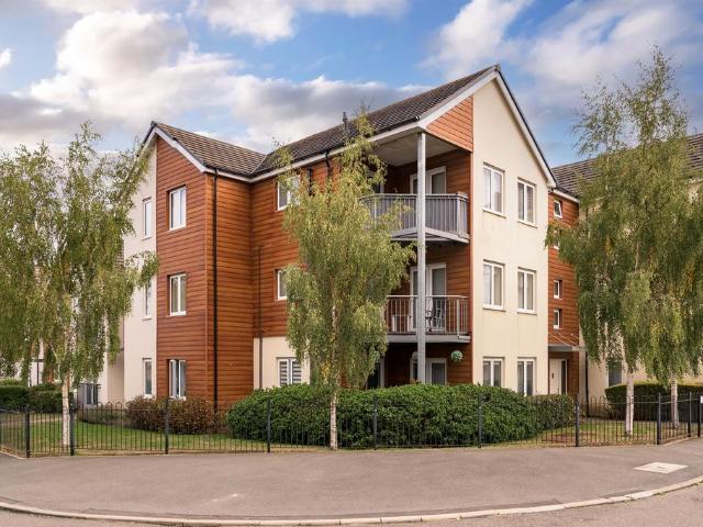 2 bedroom ground flat for sale