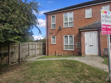 2 bedroom ground flat for sale