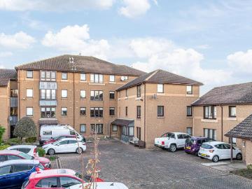 2 bedroom ground flat for sale