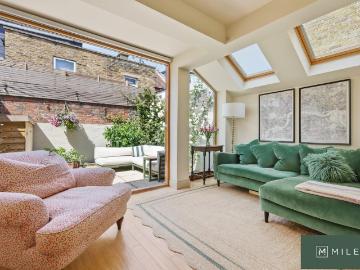 2 bedroom ground flat for sale