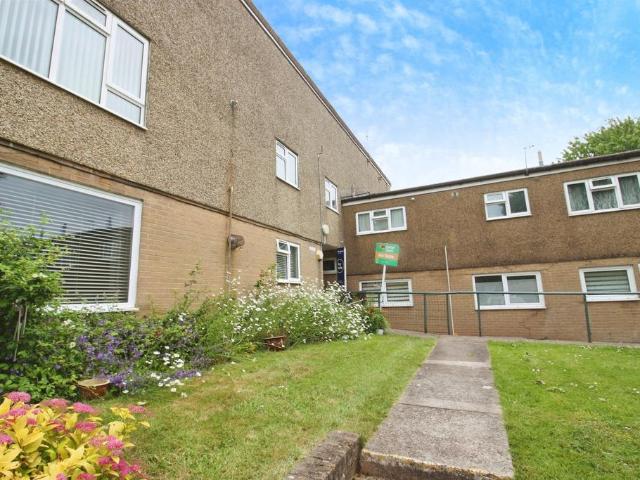 2 bedroom ground flat for sale