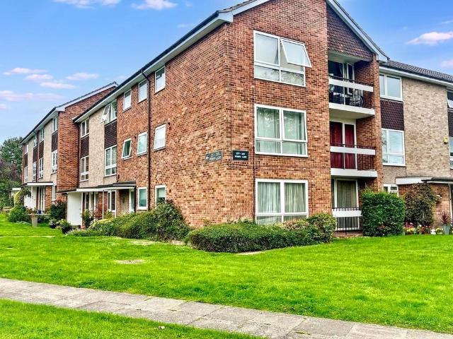 2 bedroom ground flat for sale