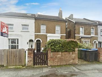 2 bedroom ground flat for sale