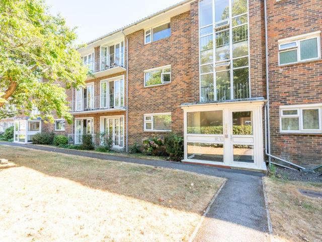 2 bedroom ground flat for sale