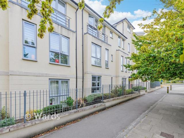 2 bedroom ground flat for sale