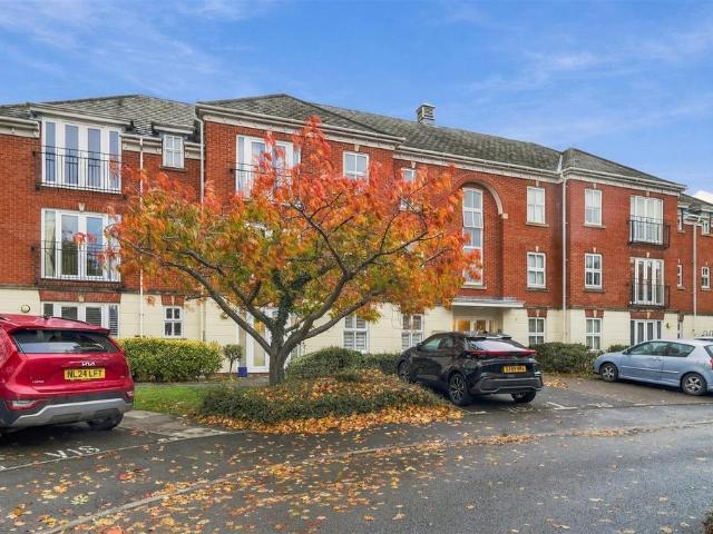 2 bedroom ground flat for sale