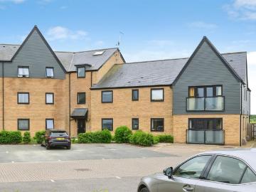 2 bedroom ground flat for sale