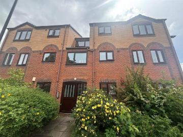 2 bedroom ground flat for sale
