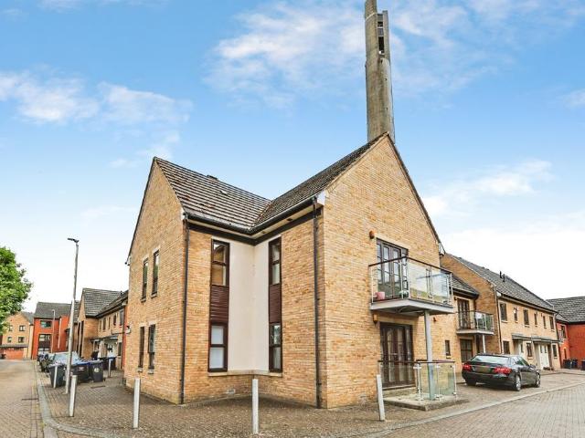 2 bedroom ground flat for sale
