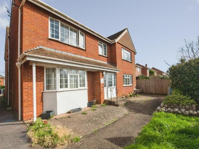 2 bedroom ground flat for sale