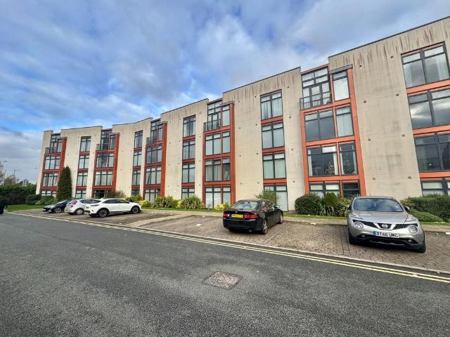 2 bedroom ground flat for sale