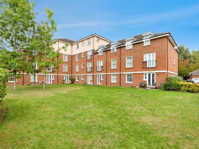 2 bedroom ground flat for sale