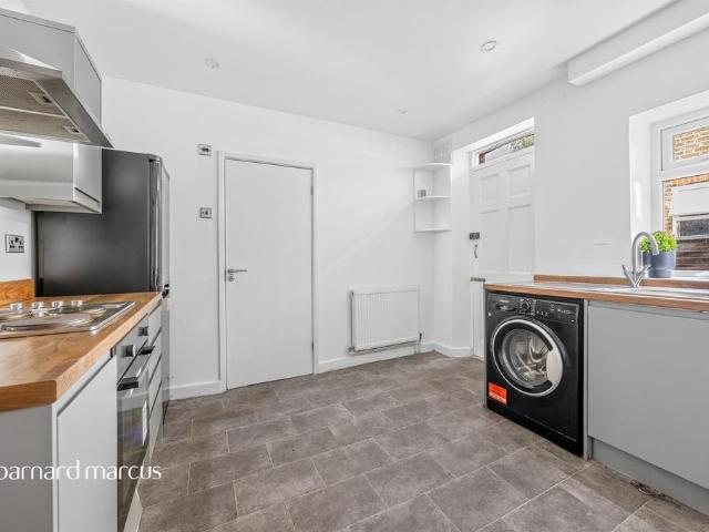 2 bedroom ground flat for sale