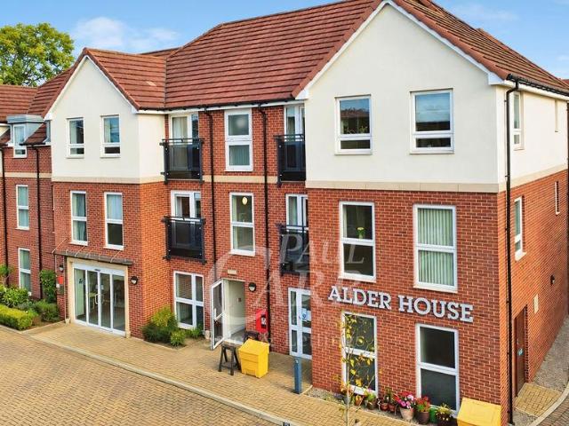 2 bedroom ground flat for sale