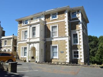 2 bedroom ground flat for sale