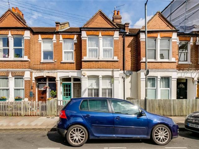 2 bedroom ground flat for sale