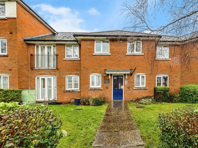 2 bedroom ground flat for sale