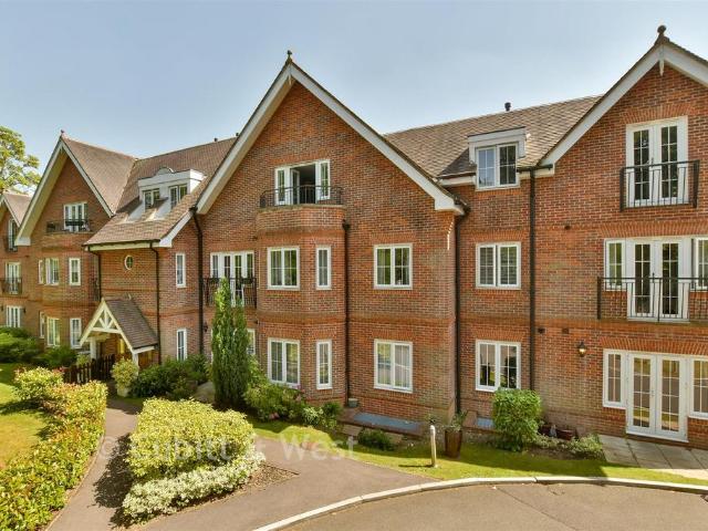 2 bedroom ground flat for sale