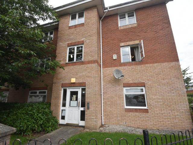 2 bedroom ground flat for sale