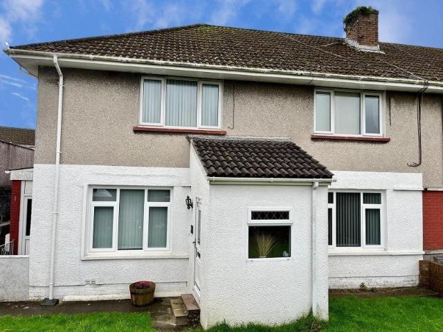 2 bedroom ground flat for sale