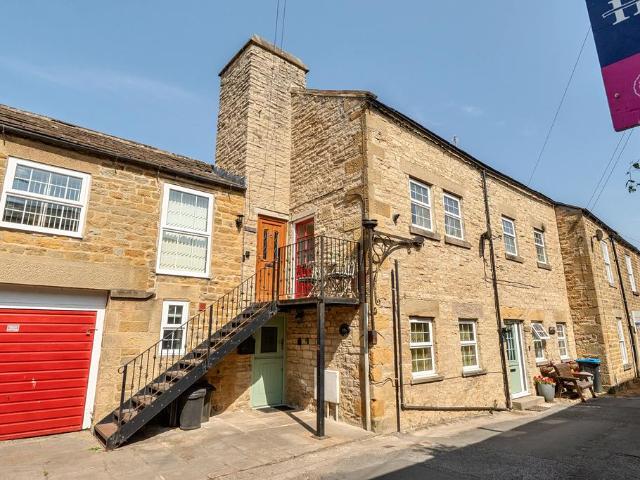 2 bedroom ground flat for sale