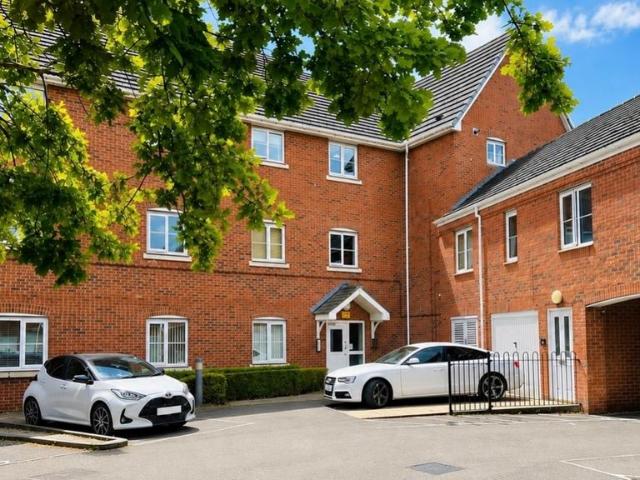 2 bedroom ground flat for sale