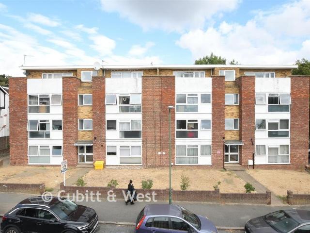2 bedroom ground flat for sale