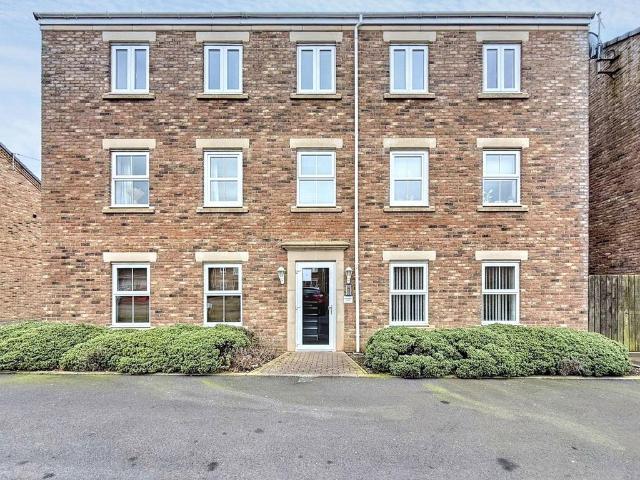 2 bedroom ground flat for sale