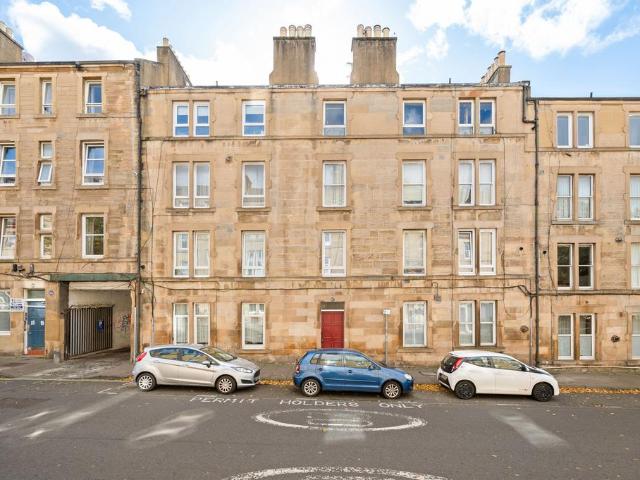 2 bedroom ground flat for sale