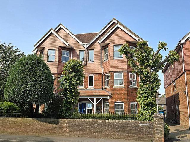 2 bedroom ground flat for sale