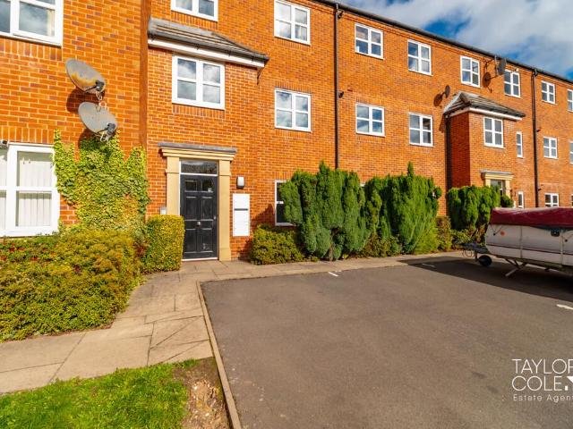 2 bedroom ground flat for sale