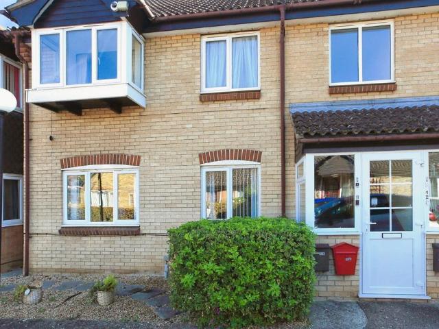 2 bedroom ground flat for sale