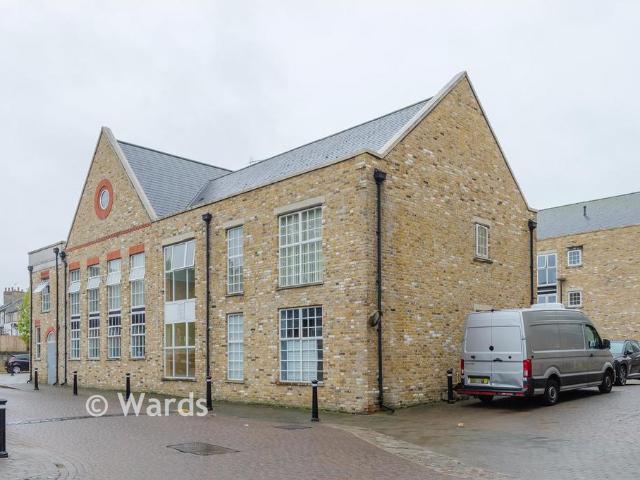 2 bedroom ground flat for sale
