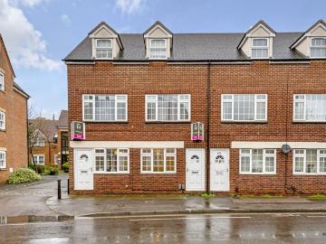 2 bedroom ground flat for sale