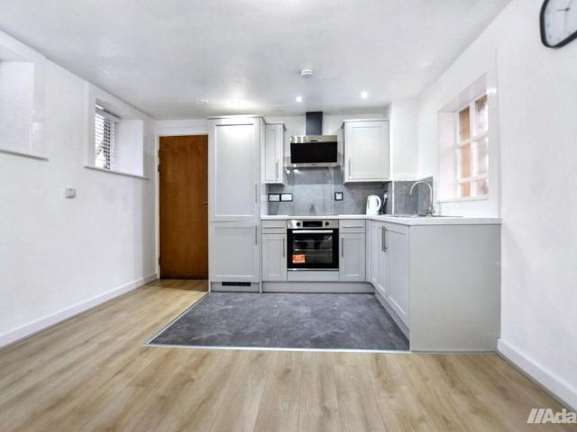 2 bedroom ground flat to rent