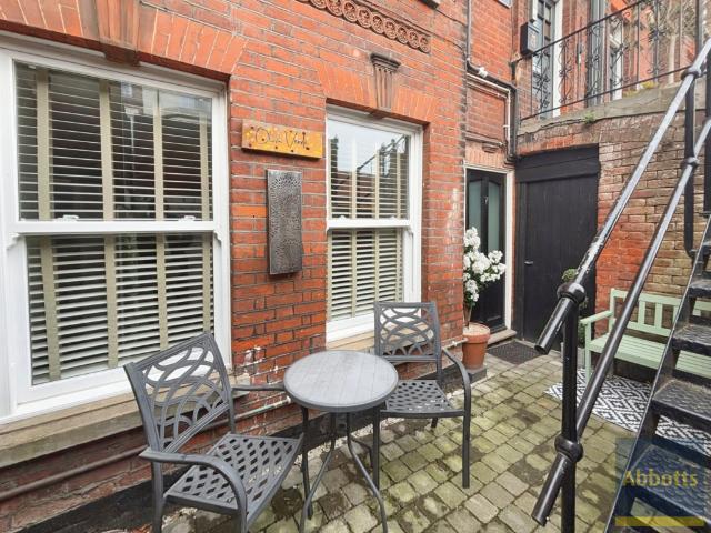 2 bedroom ground flat to rent