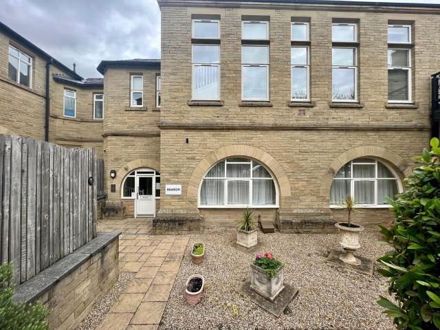 2 bedroom ground flat to rent