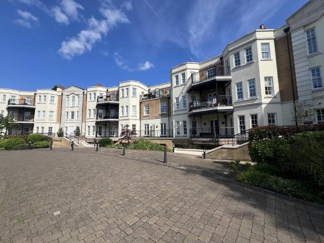 2 bedroom ground flat to rent