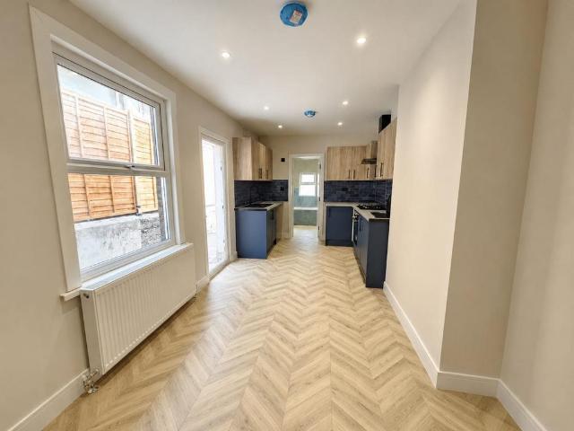 2 bedroom ground flat to rent