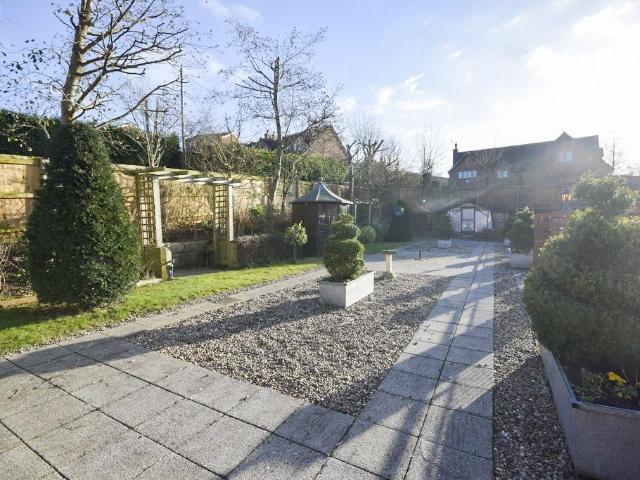 2 bedroom ground flat to rent