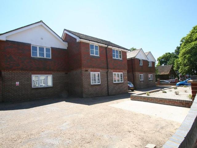 2 bedroom ground flat to rent