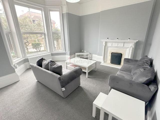 2 bedroom ground flat to rent
