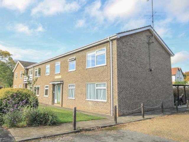 2 bedroom ground flat to rent