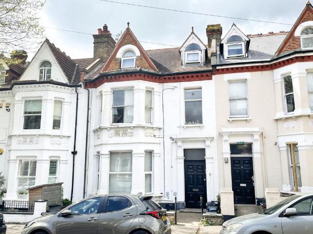 2 bedroom ground flat to rent