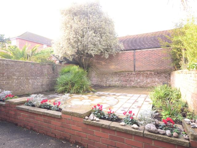 2 bedroom ground flat to rent