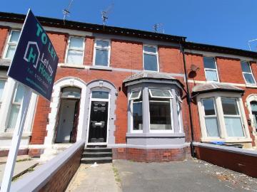 2 bedroom ground flat to rent